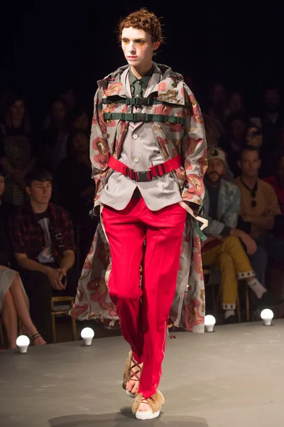 Look 17